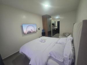 Modern Parkview Suite Airport SGR CBD Access