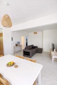 Salty Toes Beach House - Barefoot days by the sea!