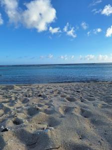 Salty Toes Beach House - Barefoot days by the sea!