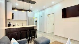 Apt 2H 3 Beds Pool 4 Min to Beach