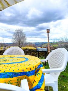 Entre pierres et bois - gîte chaleureux de 1809 - jusquà 10p - nature et vue