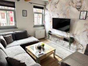 Best Central Apartment - am Marktplatz - Up to 5 - Next to Frankfurt and Hanau - Coffee and Snacks - Netflix, Prime, Disney