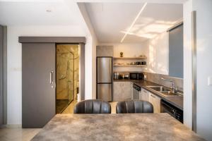 HiddenGems Residences 202 - The LXR Penthouse - Pool & Beach Steps