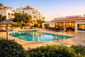 HiddenGems Residences 202 - The LXR Penthouse - Pool & Beach Steps