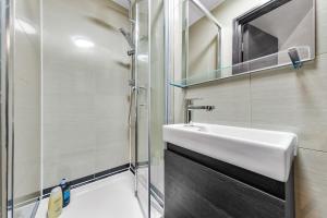 Bright & Stylish Studio Golders Green