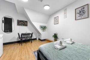 Bright & Stylish Studio Golders Green