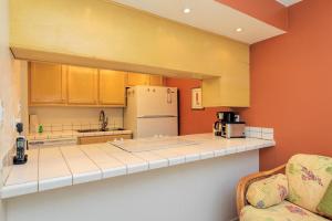 Tiki 142 - 1BR Condo with King Bed Close to Beach condo