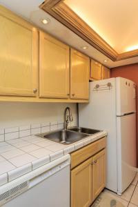 Tiki 142 - 1BR Condo with King Bed Close to Beach condo