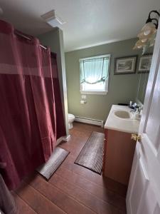 Private 2 Bedroom Lofted Garage Getaway