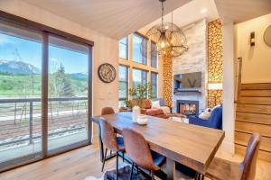 Upstay Lake Dillon Basecamp & Mountain Trails