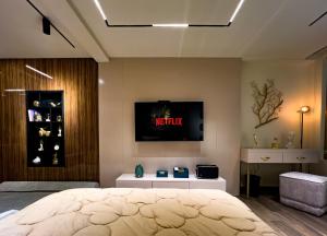 Golda Pyramids Bay Panoramic Pyramids View Jacuzzi