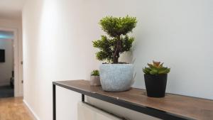 City Center Escape Sleeps 8 Balcony with Views