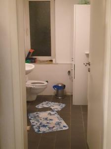 sharing room in apartment