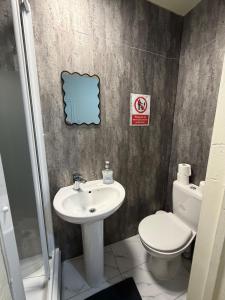 Flat Near Westfield London 1