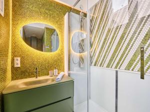 Superb Flat Heart 8th District Matignon St Honoré