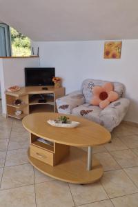 Apartments with parking space Hvar - 25144