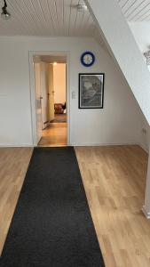 Nivas - Krefeld Zentrum - Helios Klinik - HBF - Messe 20 Min - Netflix