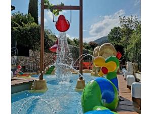 Mobilheim auf einem Campingplatz in Pietra Ligure