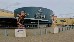 3BR Watford Home - Contractors, 5 Mins to Harry Potter Studio & Trains - WiFi, Smart TV & Garden