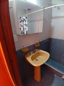 CASA FAMILIAR PARRILLA y Estacionam