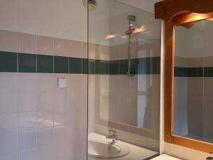 Appartement spacieux avec 2 salles de bains, 2 chambres et coin nuit - FR-1-549-166