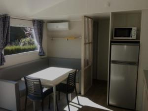 Mobil-home Confort pour 6 pers. à Chazelles-sur-Lyon - API-1-52-1666