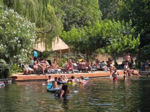 Mobil Home Confortable avec Terrasse pour 4 Personnes - API-1-52-1678