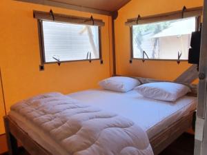 Tente Lodge avec Terrasse et Jacuzzi, 6 Personnes - API-1-52-1705