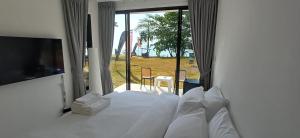 Sunrise Beachfront Rawai