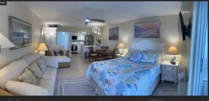 Breathtaking direct view of GULF of Mexico and SUNSET from the room! "Minimum 10 days booking"