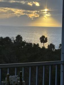 Breathtaking direct view of GULF of Mexico and SUNSET from the room! "Minimum 10 days booking"
