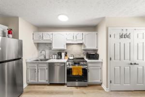 Birds Nest near Dollywood, Island, LeConte