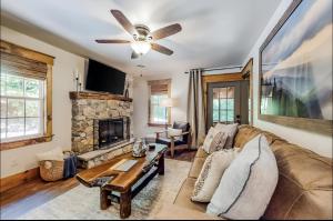 Cedar Shire near Dollywood, Island, LeConte