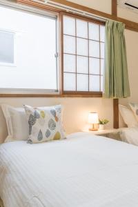 near station 4mins to Namba by subway 2floors japanese style 2tatami rooms 2toilets 2-5ppl