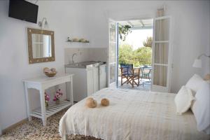 Flora & Agelos Studios Paros Greece