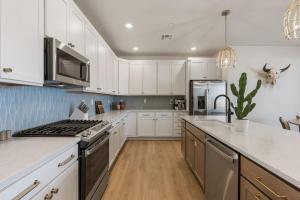 Into the Canyon condo