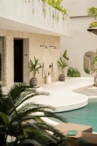 Mira Hotel and Recovery