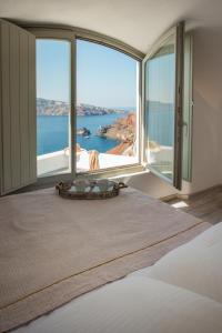 Junior Suite with Outdoor Hot Tub and Caldera View