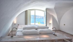 La Perla Villas and Suites Santorini Greece