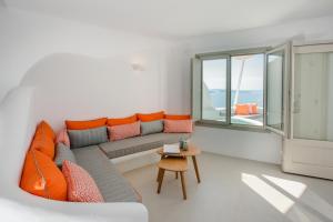 Junior Suite with Outdoor Hot Tub and Caldera View