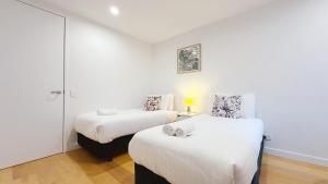 Box Hill Splendid View 2B Apt by GoodLive