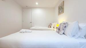 Box Hill Splendid View 2B Apt by GoodLive