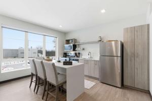 Washer & Dryer w Free Parking Located next to MCW