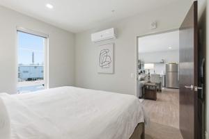 Washer & Dryer w Free Parking Located next to MCW