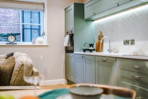 Cathedral Mews - Close to the Cathedral