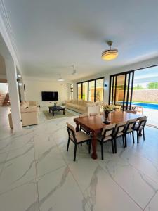 Lakepointé villa