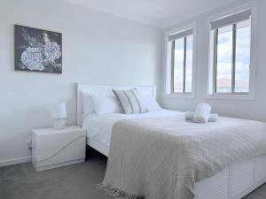 Relaxing 5BR House, 3 Bathrooms, Garden and BBQ