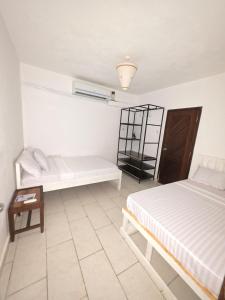 Chic two bedroom Beachfront apartment 5th floor