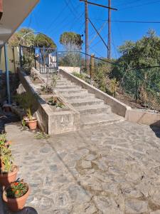 Panorama Cottage - Private 2-Bedroom Hill Cottage with Bonfire & Kitchen