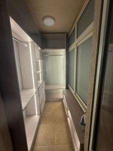 Spacious 2 bedroom Apartment Secure Tower Parking